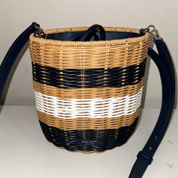 Kate Spade Wicker Navy / White Stripe Bucket Bag Crossbody NWOT - Picture 2 of 7